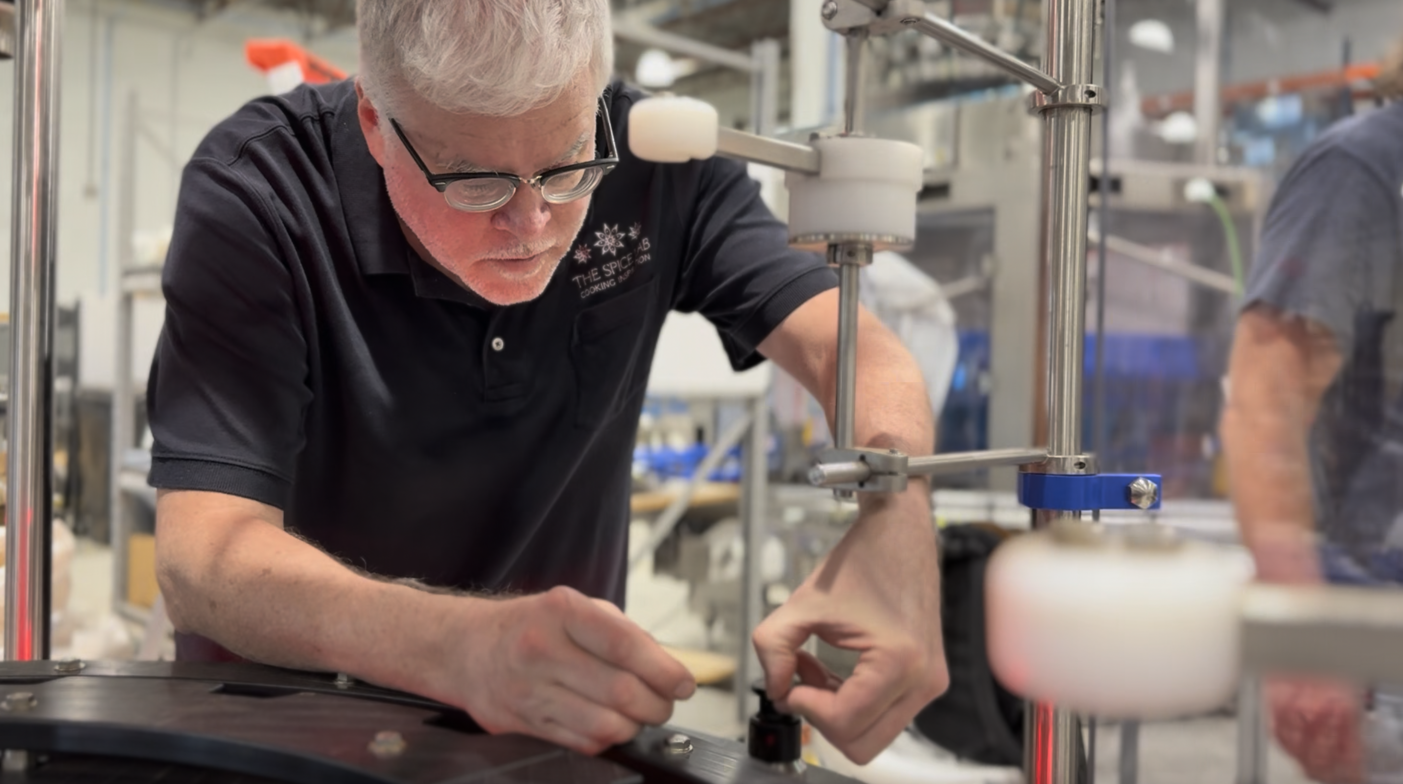 Precision and Efficiency in Modern Production with Weighing and Filling Technology